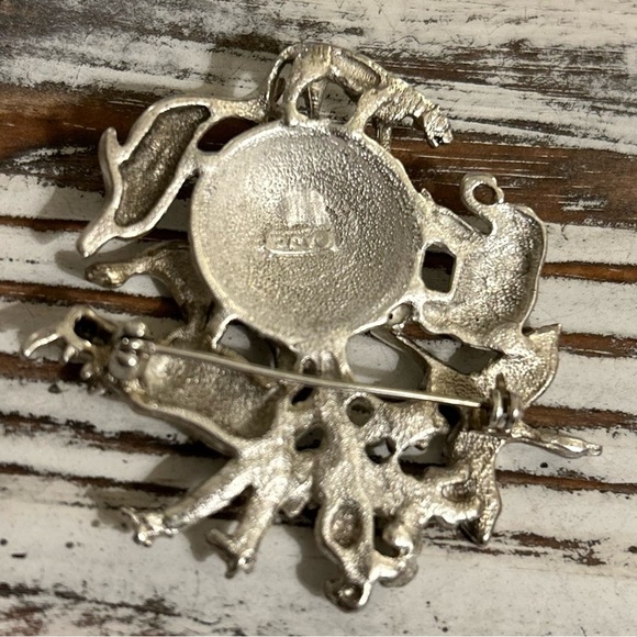 AJC Vintage Brooch Multiple Animals Around the World Earth Planet Silver Tone - Picture 7 of 9